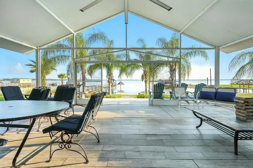 Lake Weir Cottage Inn - Image 1