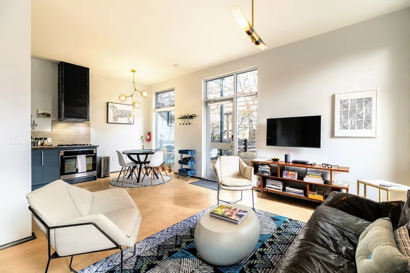Sleek Walkout Baca Railyard Apartment - Image 1