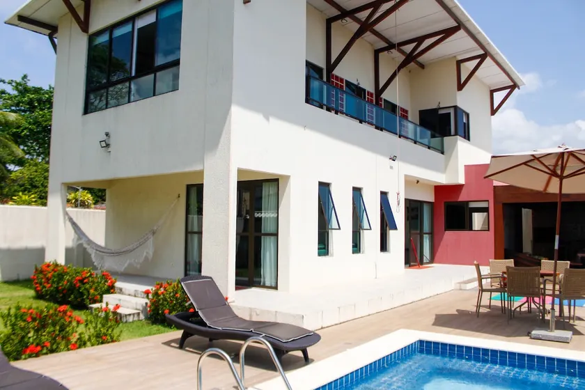 High-end family home in Tamandaré. - Image 1