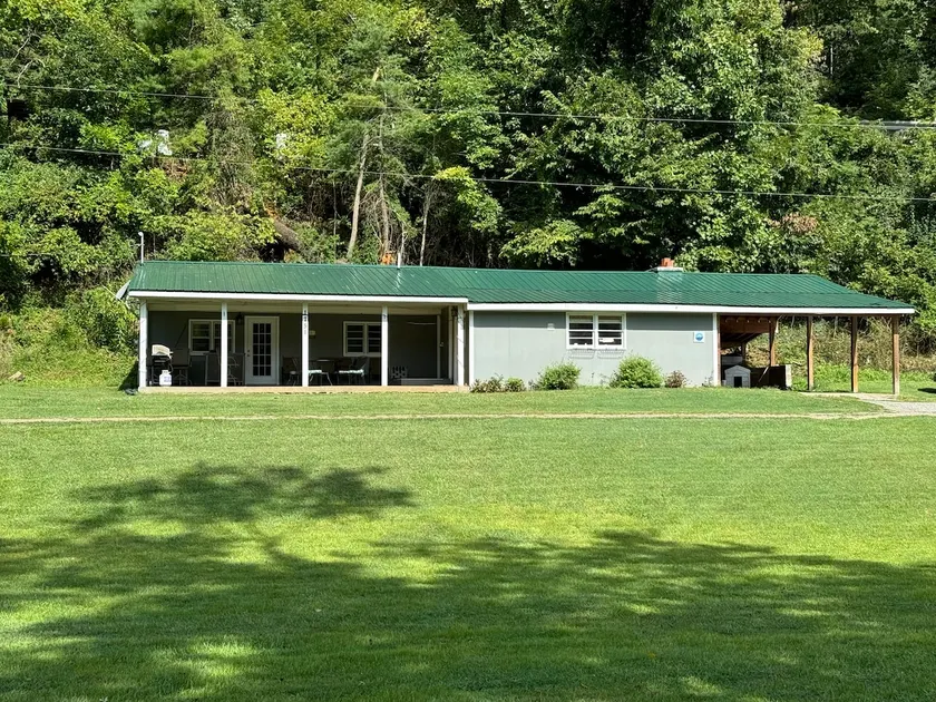 Cozy Waterfront Cabin on New River/Claytor Lake - Image 1