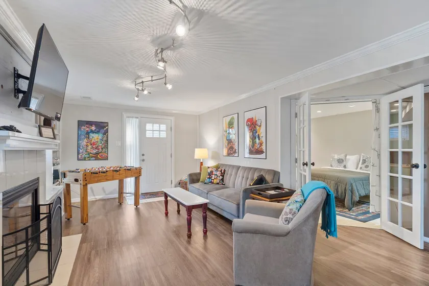 Spacious 5 Bedroom Entire Home Near Washington DC - Image 1