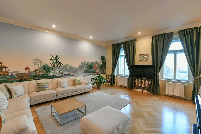 Neo-baroque Apartment with a View - Image 1