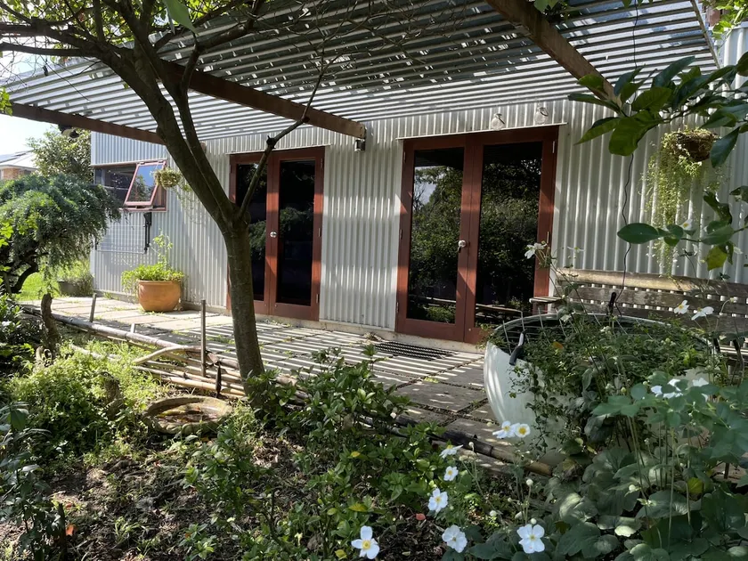 Beach holiday in a large garden - Image 1