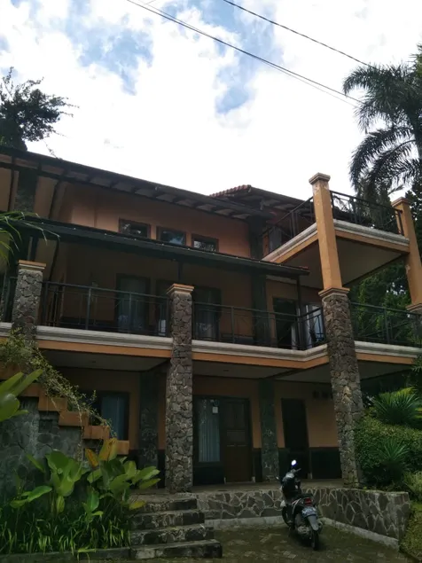 De Villa Istana Bunga by HouseinBandung - Image 1