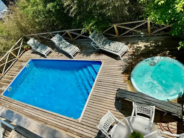 Luxury 4BR Home: Bay Views, Heated Pool & Spa, AC - Image 1