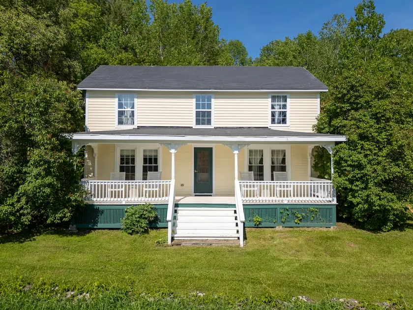 Cozy Farmhouse • Rural Views & Modern Kitchen - Image 1