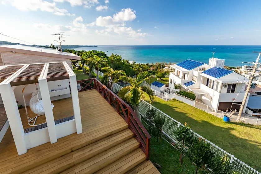 A spacious 300 m² house with a stunning ocean view in Onna Village, Okinawa! Popular for family trips - Image 1
