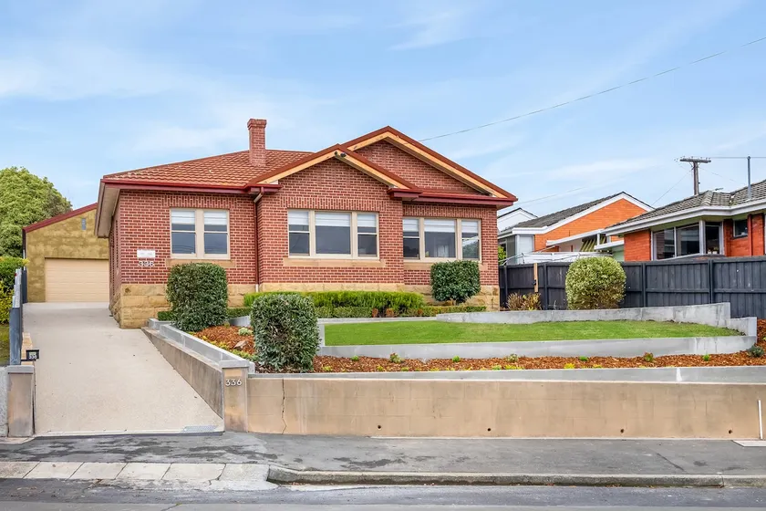 Park on Park (4 bedrooms, sleeps 7- 2.5 bathrooms) - Image 1