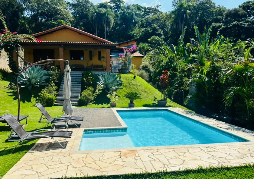 Site with Heated Pool | 4 Suites • 60 KM from SP - Image 1