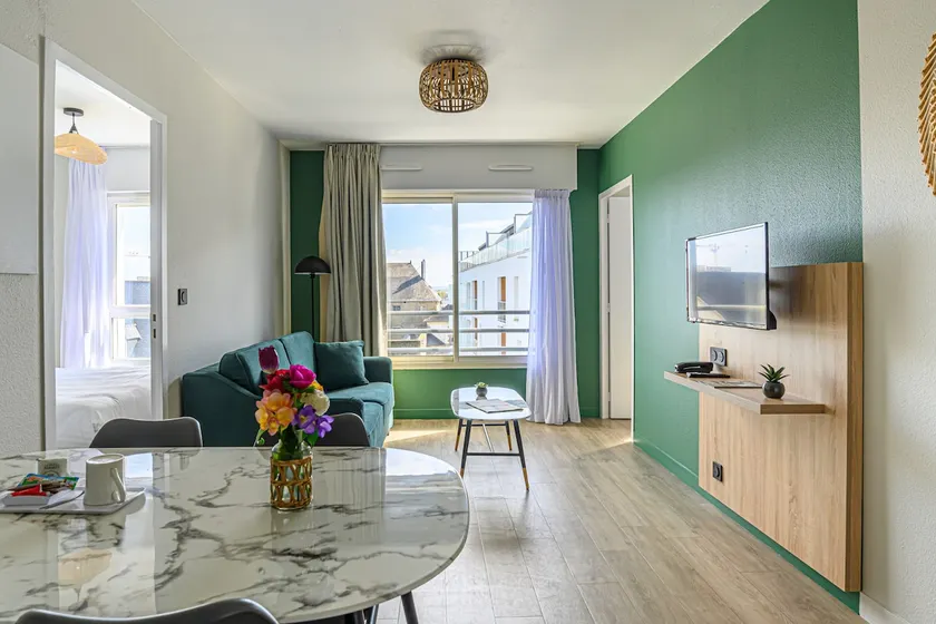 Cozy Apartment, 3 Bedrooms, Vannes City Center - Image 1