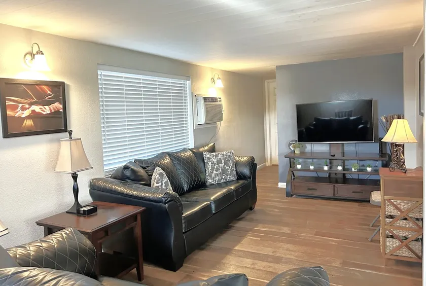 Quiet and Relaxing MH Home on the Golf Course - Image 1
