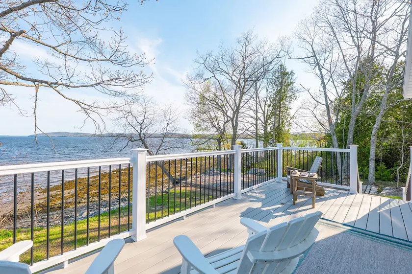 Oceanfront Shore Cottage - Newly Renovated - Image 1