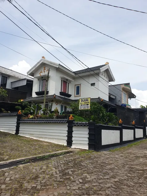 Villa Abdi Cipanas With Swimming Pool - Image 1