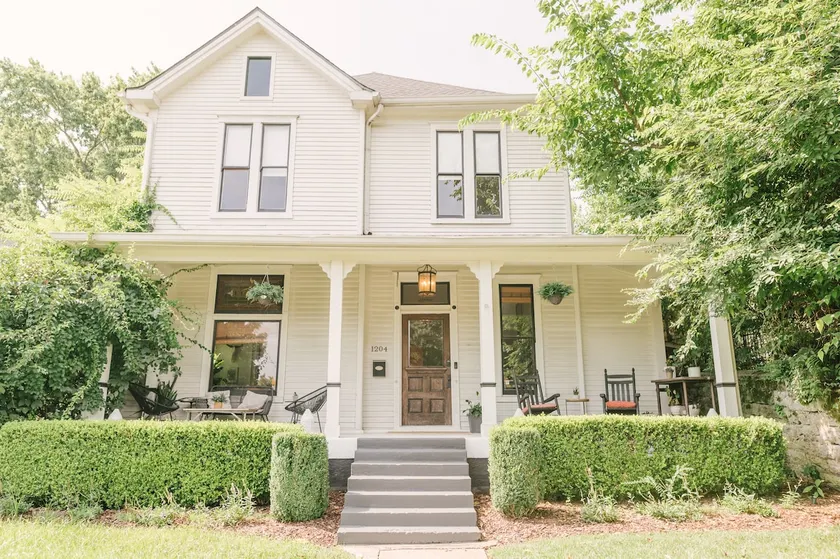 Historic Gem: 4 BR with POOL, walk to all hotspots - Image 1