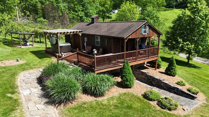 Cabin on Coon Hollow with NEW private hot tub! - Image 1