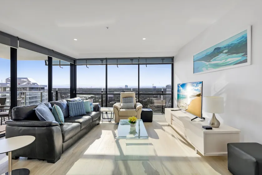 Circle on Cavill - 20th Floor Luxury - Image 1
