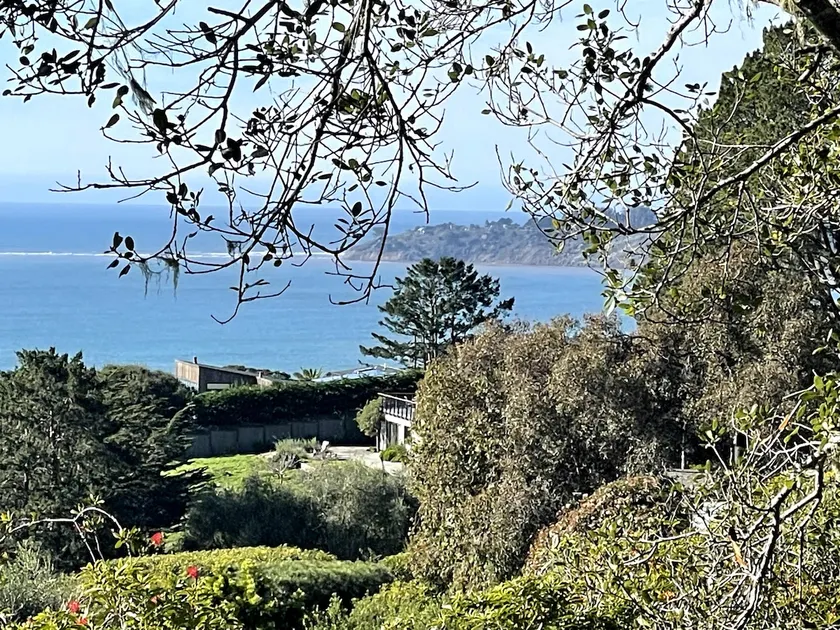 Sweet Garden Cottage on the Hill - Image 1