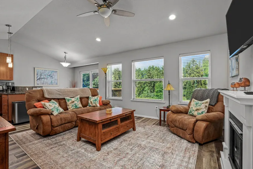 Warm & Welcoming Solar Home on Keizer Quiet Lane - Image 1
