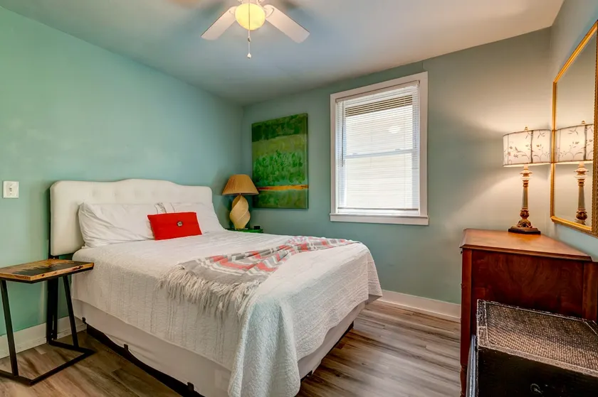 Cozy Park Circle, Charleston Guest House - Image 1