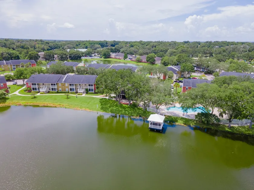 Lake Front - Corner Unit - 2 Bedroom 2 Bath - Image 1