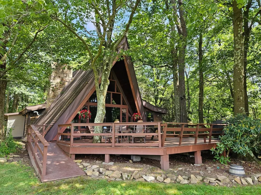 Secluded Cabin with Lake - Views - Near Resorts - Image 1