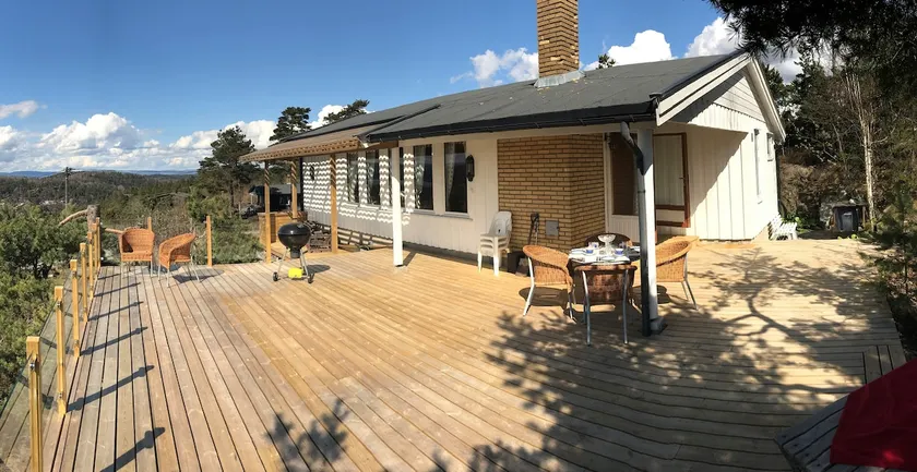 Family cabin with a top view of the Drøbak Strait - Image 1