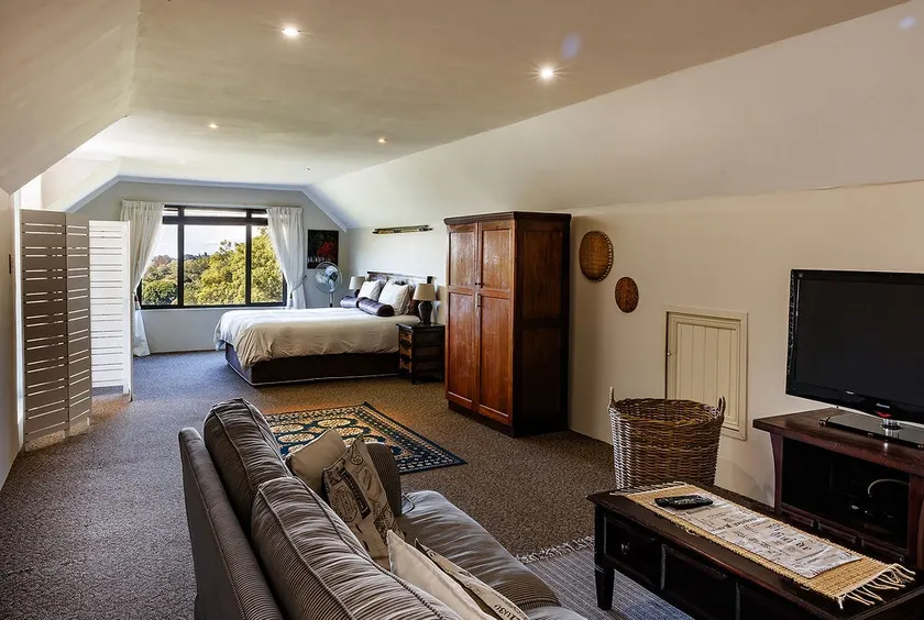 The Loft@95 - Entire open plan secure apartment - Image 1