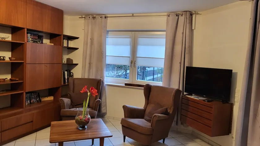 Quiet, centrally located apartment with terrace - Image 1