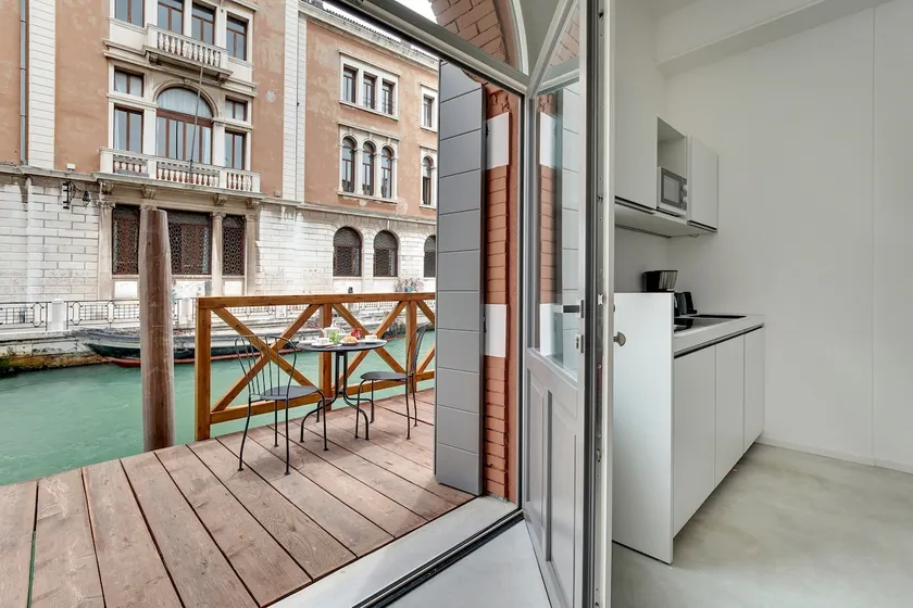 Stunning Luxury Loft, with Private Terrace on Canal - Image 1