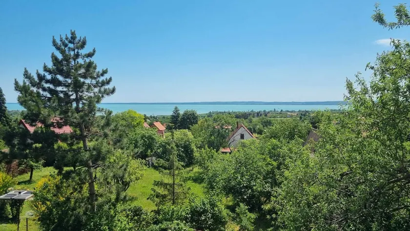 Quiet house with 3 bedrooms on top of Balatonfüred - Image 1
