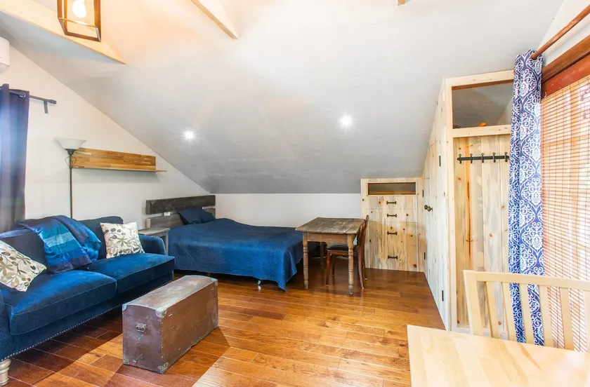 Carriage House Studio Downtown One of a Kind - Image 1