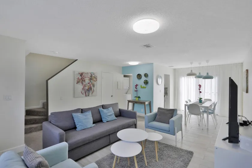 Luxurious and Modern Townhome by Sawgrass Mall 2BR - Image 1