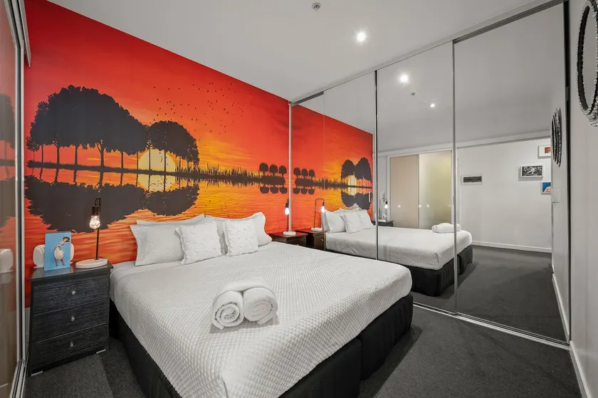 2BR 'Rock Star' Apt+Views, Parking-sleeps 5 - Image 1