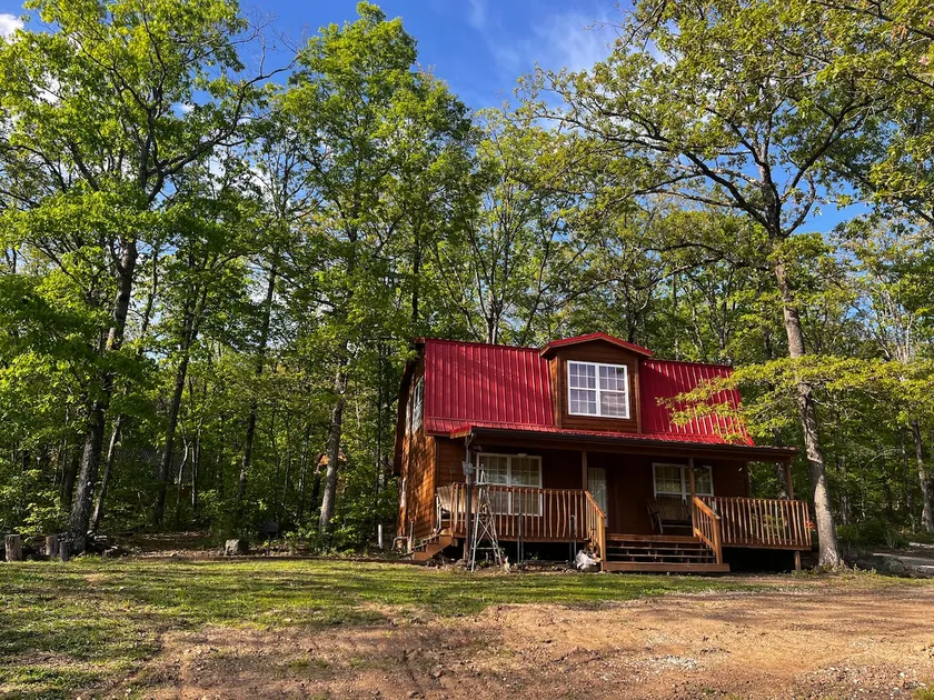 Country Cabin neu renoviert und modern, in der Nähe von Devil's Den! - Image 1