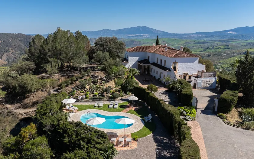 Privat villa til 20 gæster · 9 værelser · Pool og panoramaudsigt - Image 1