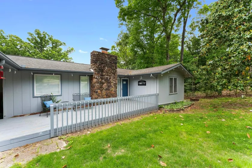 5 BR lakefront home with swim dock bunk room High Speed WiFi - Image 1