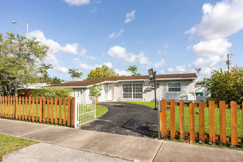 Great, Spacious Home 11 Minutes from MIA! - Image 1