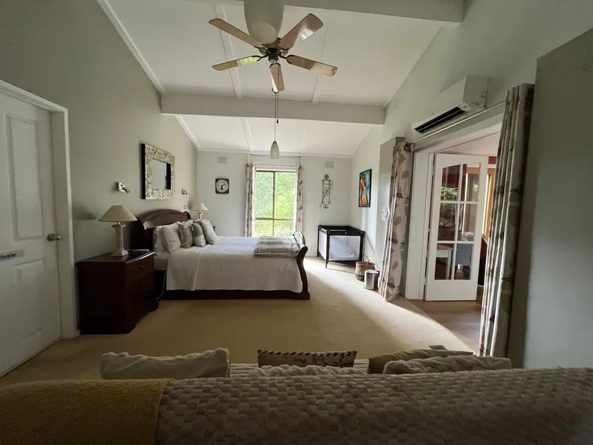 Lakeview on Sycamore(Upper Level 2 Bedroom Apt) - Image 1