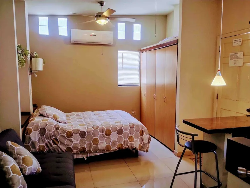 Independent, great location. BILLED. - Image 1