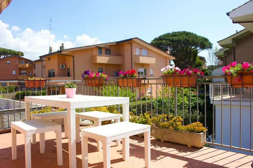 Modern Flat w/ Garden View Terrace near City & Sea - Image 1