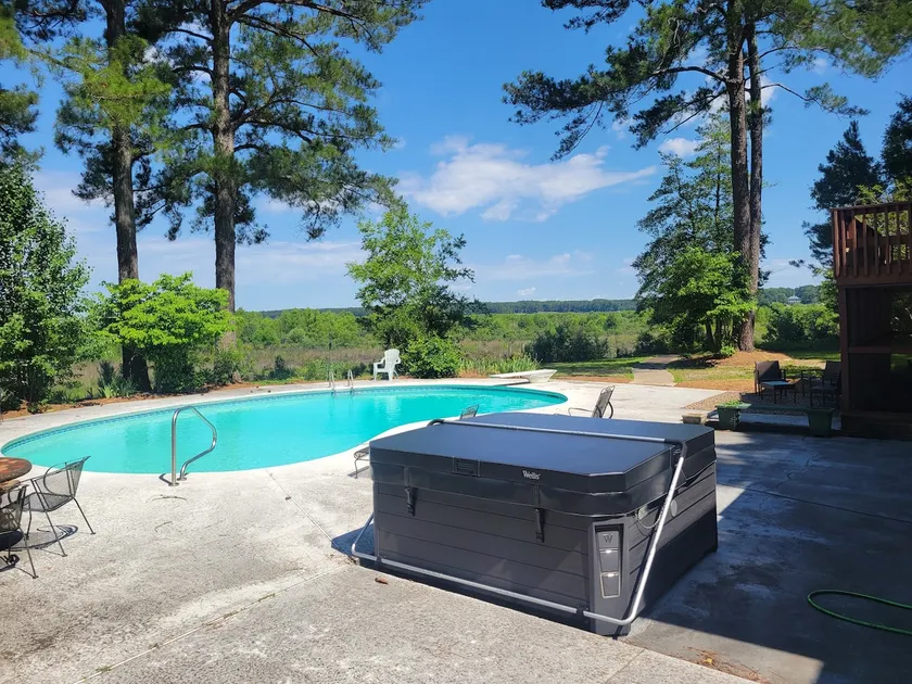 Poolside Paradise Close to Fort Bragg, Pinehurst - Image 1
