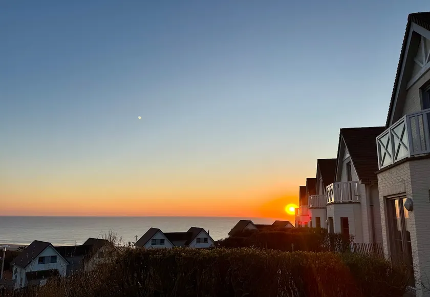 Vacation home on the opal coast with sea view. - Image 1