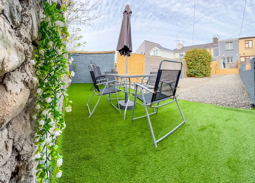Killarney house with super location for families - Image 1