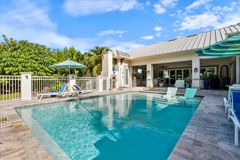 Family Oasis! Heated Pool Pickleball Mile to Beach - Image 1