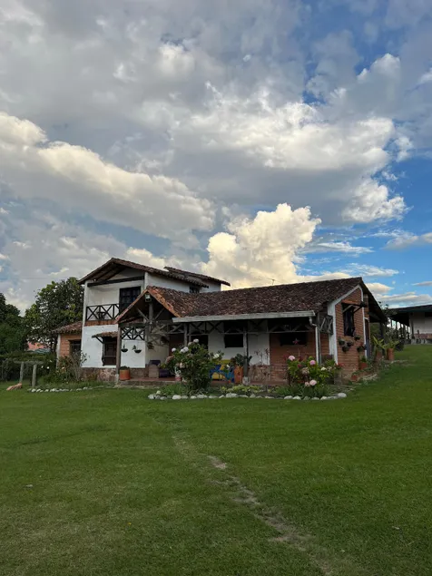 Country-side Home in Mesa de los Santos - Image 1