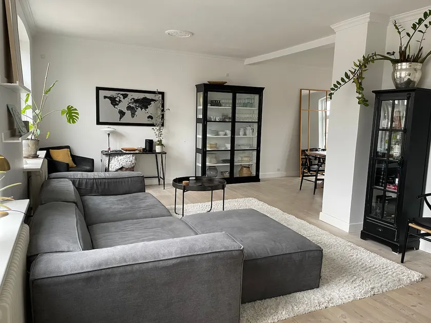 Townhouse with 12 beds - Image 1