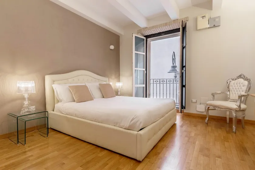 Modern apt 3bd 3bth regal palace museums duomo - Image 1