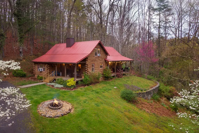 Mountain Haven Retreat 7 minutes from Brevard - Image 1
