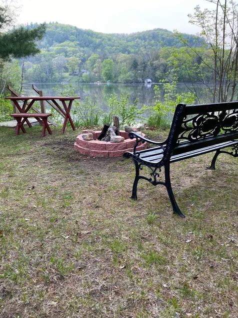 Quiet Lake Cottage 30 min from Wisconsin Dells - Image 1