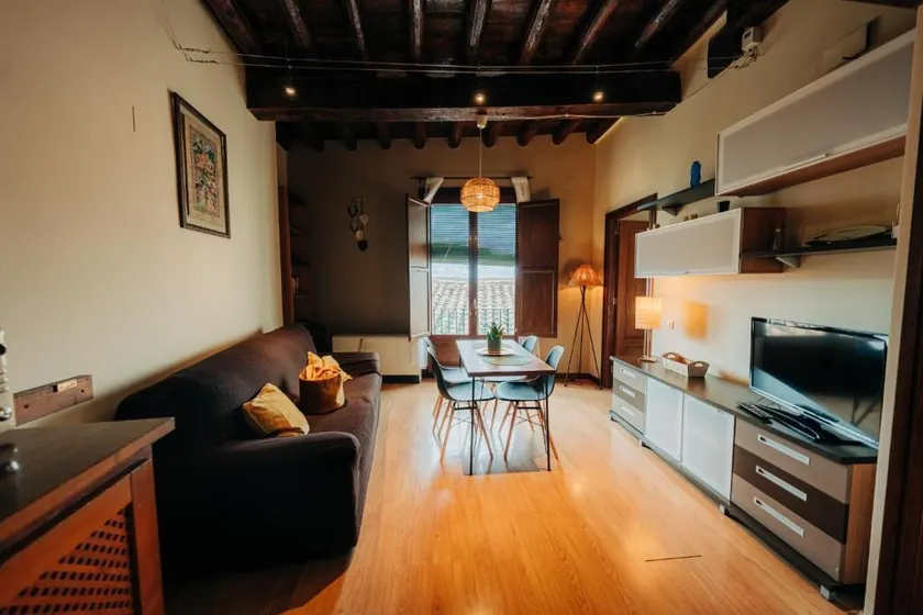 Centrally located apartment in Morella - Image 1